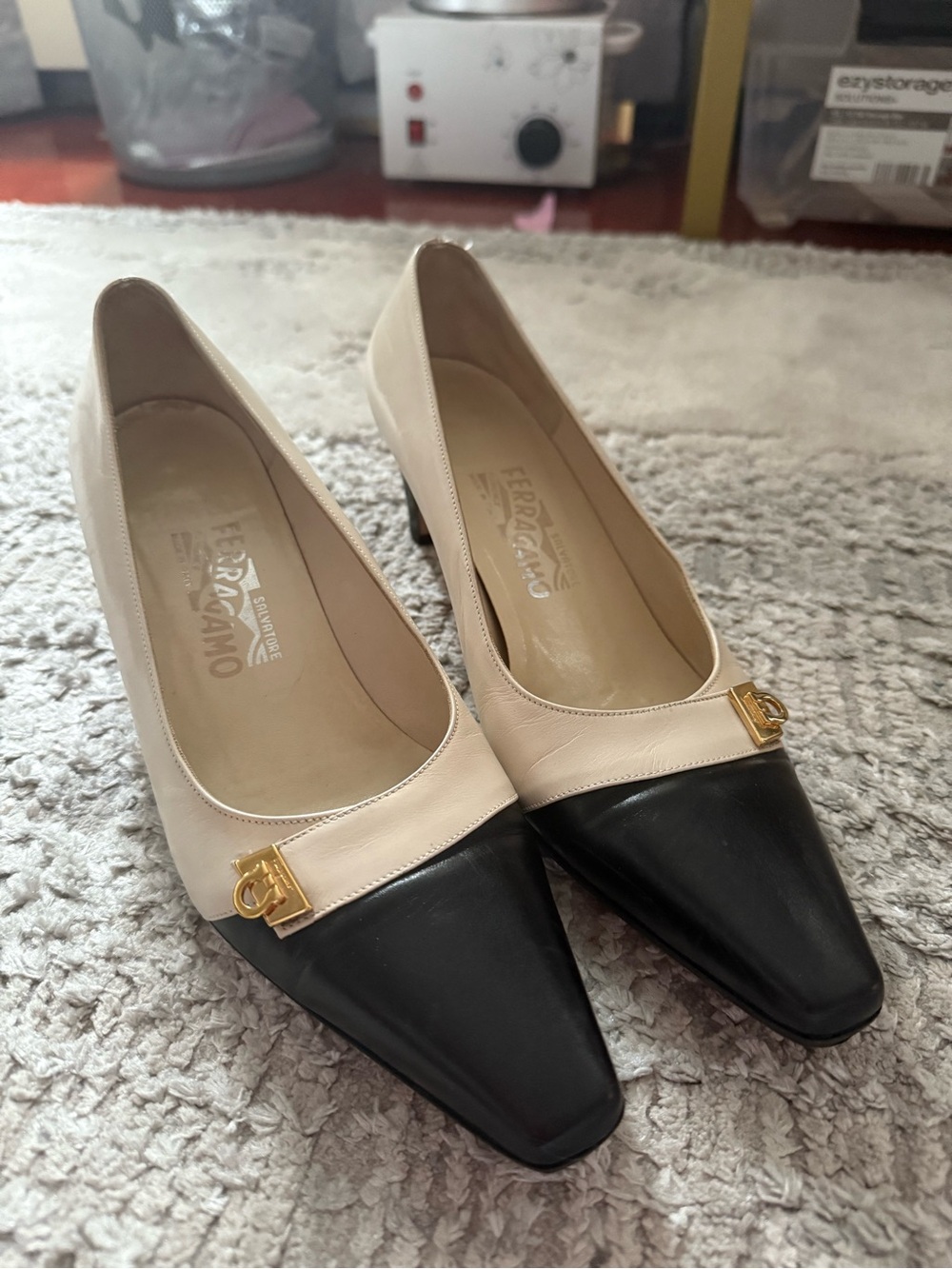 Salvatore Ferragamo Black & Cream Pointed Toe Leather Pumps with Gold Accent - Picture 5 of 7
